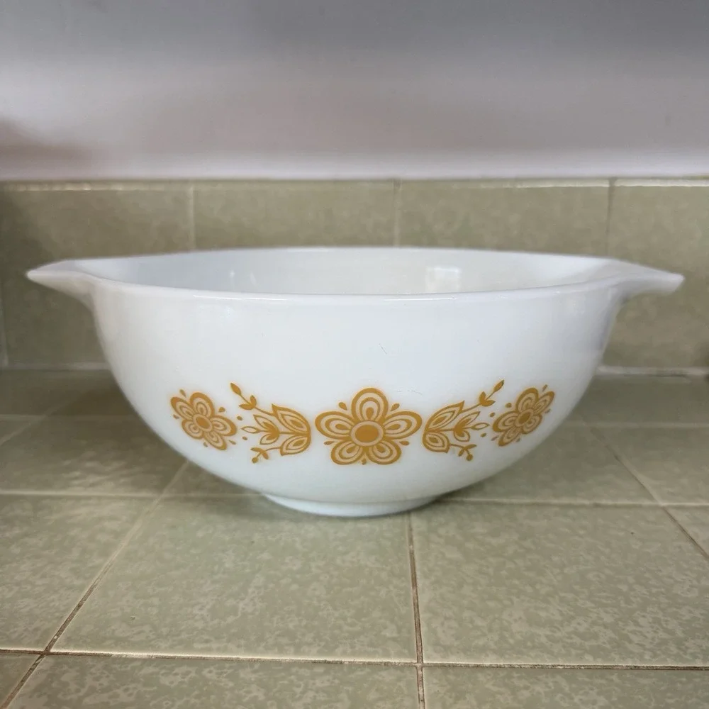 Vintage Pyrex BUTTERFLY GOLD 443 Cinderella Mixing Bowl 2.5 quart